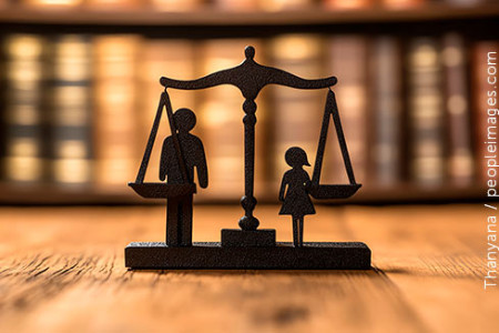 Juízo competente para ações que envolvem interesse de criança ou adolescente é o de seu domicílio