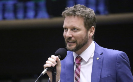 Projeto permite adiar audiência após atraso de 30 minutos