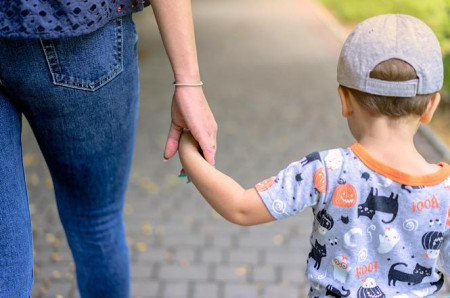 Madrinha que criou menino desde os primeiros meses obtém guarda compartilhada com a mãe